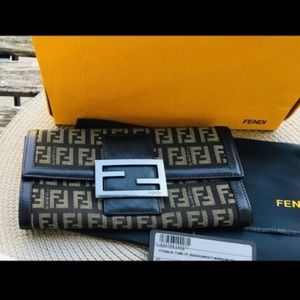 ❤️ EUC AUTHENTIC Fendi Borsa Zucchino Wallet